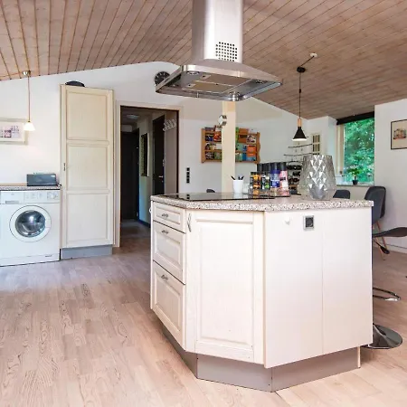7 Person Holiday In Glesborg