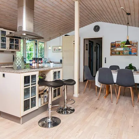 7 Person Holiday In Glesborg